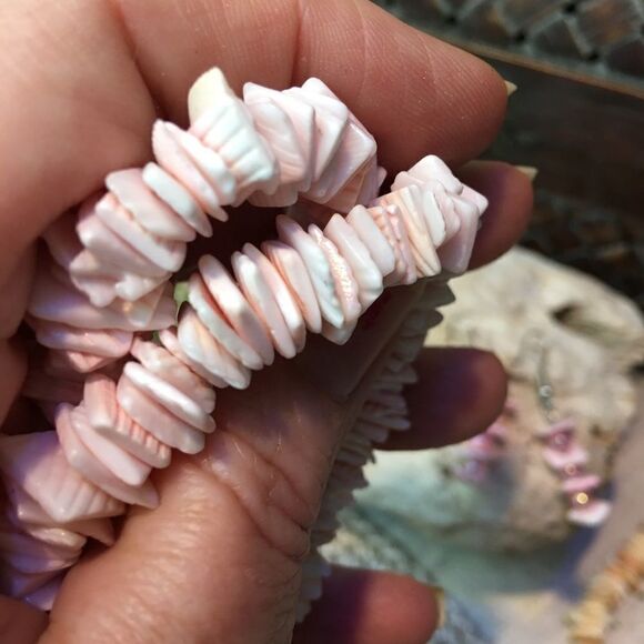 Puka pink shell choker & earring set vintage - Picture 4 of 4